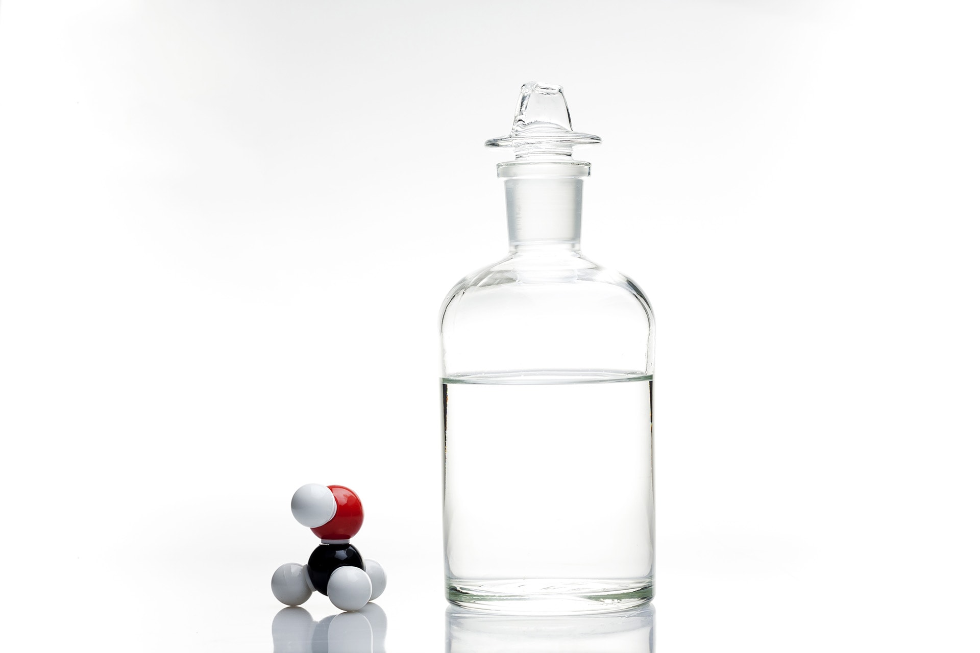 Aldehyd octowy - toksyczny produkt metabolizmu alkoholu i główny sprawca kaca - KacDoktor